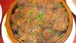 老式蒸粉蒸肉怎么蒸的好吃呢（老式蒸粉蒸肉怎么蒸的好吃窍门）
