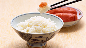 如何蒸有色的大米好吃又香（怎样蒸出带颜色的米饭）